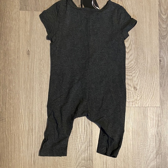 Smash + Tess Charcoal 3-6 Month Romper - Picture 3 of 4